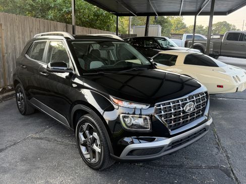 Used 2023 Hyundai Venue SEL w/ Cargo Package FWD image 1