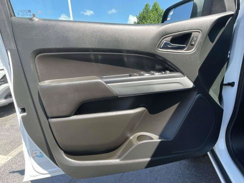 Used 2022 Chevrolet Colorado LT w/ LT Convenience Package AWD/4WD image 19