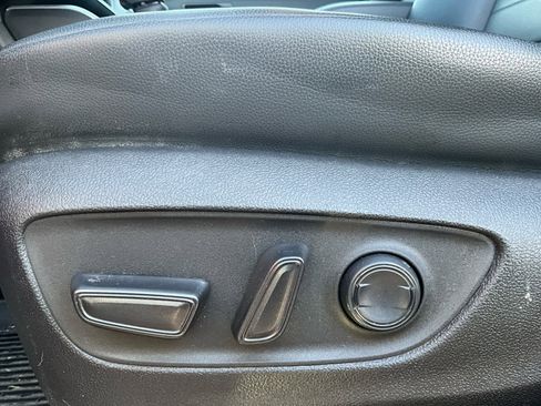 Used 2024 Toyota Highlander XLE image 24