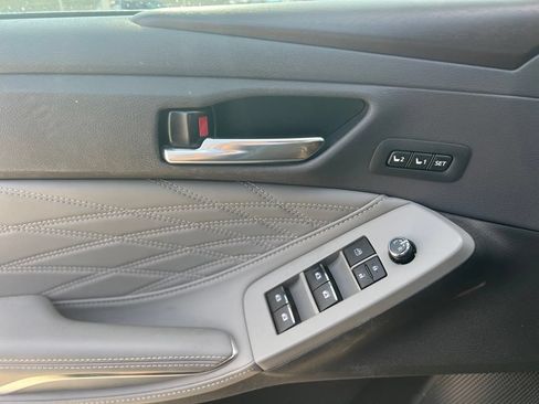 Used 2020 Toyota Avalon Limited FWD image 17