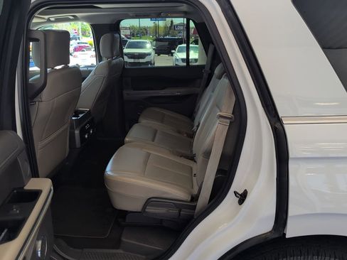 Used 2019 Ford Expedition XLT w/ Equipment Group 202A AWD/4WD image 25