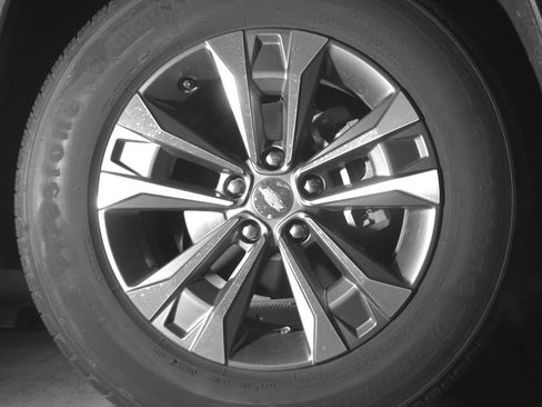 Used 2025 Chevrolet Equinox LT FWD image 13