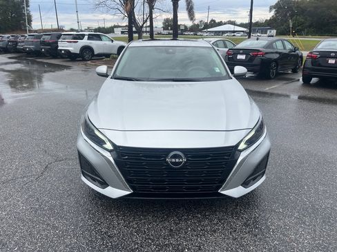 Used 2023 Nissan Altima 2.5 SV w/ SV Premium Package image 2