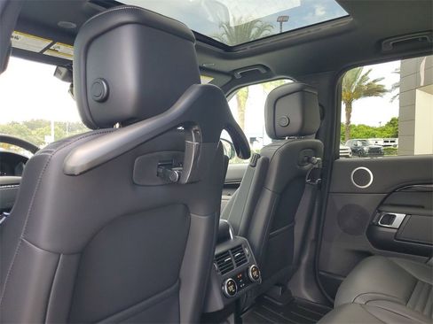 New 2025 Land Rover Discovery S image 17