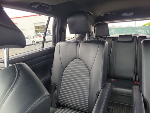 Used 2023 Toyota Highlander XSE FWD image 20