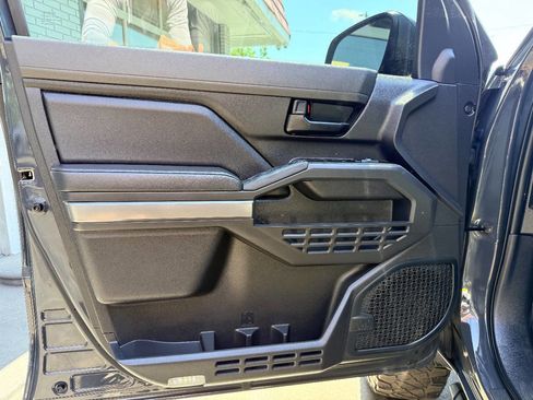 Used 2024 Toyota Tacoma SR5 w/ SR5 Upgrade Package AWD/4WD image 17