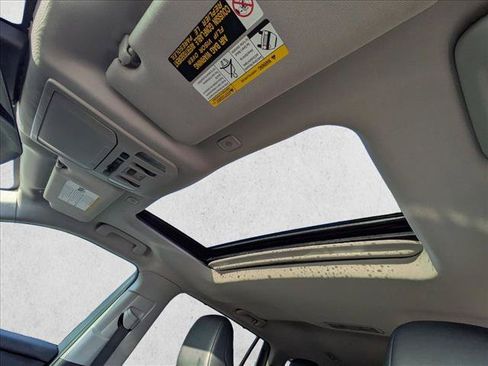 Used 2024 Toyota Highlander XLE AWD/4WD image 14
