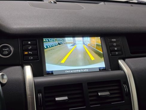 Used 2019 Land Rover Discovery Sport SE image 12