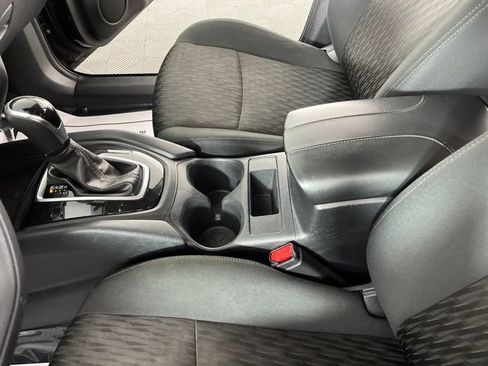 Used 2020 Nissan Rogue S FWD image 28