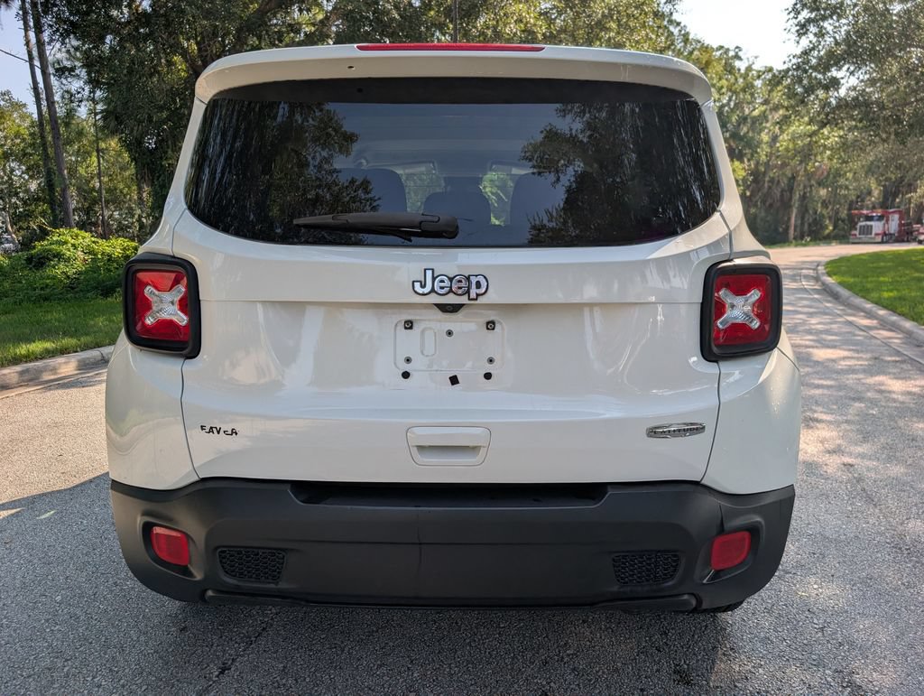 Used 2018 Jeep Renegade Latitude FWD image 6