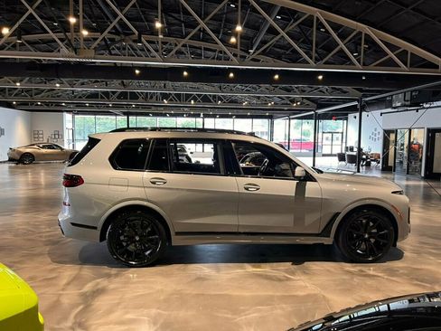 Used 2024 BMW X7 xDrive40i w/ M Sport Package AWD/4WD image 6