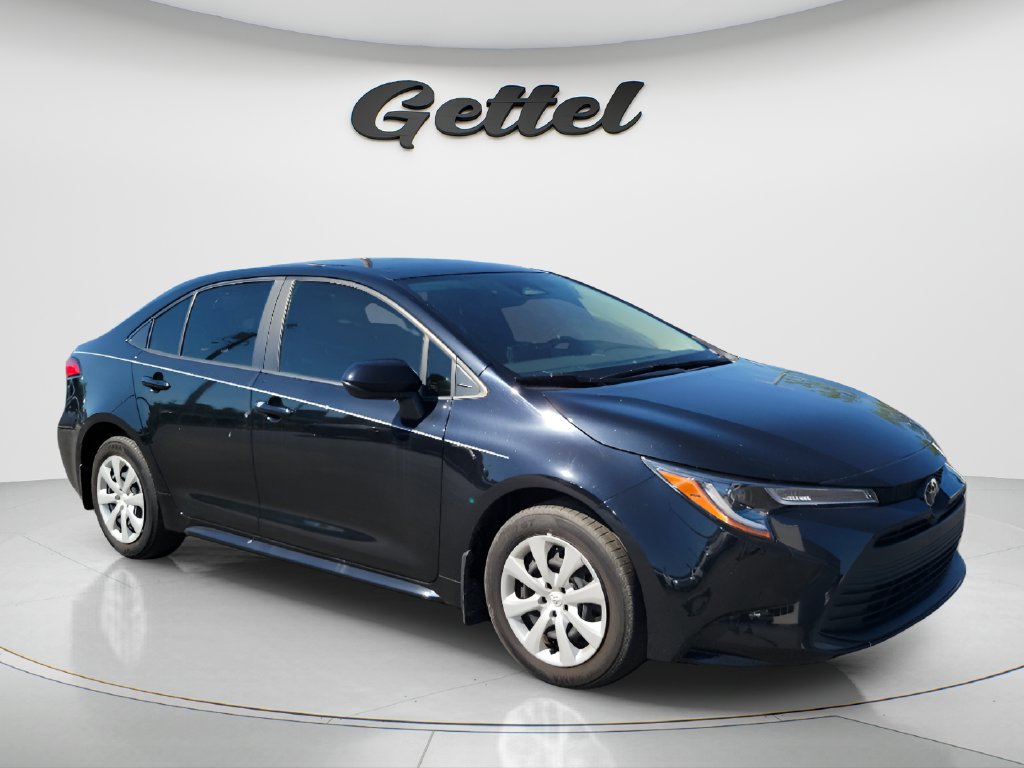 Used 2023 Toyota Corolla LE FWD image 2