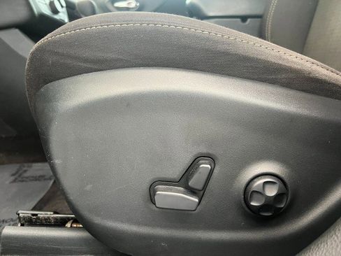 Used 2017 Jeep Cherokee Latitude w/ Cold Weather Group image 13