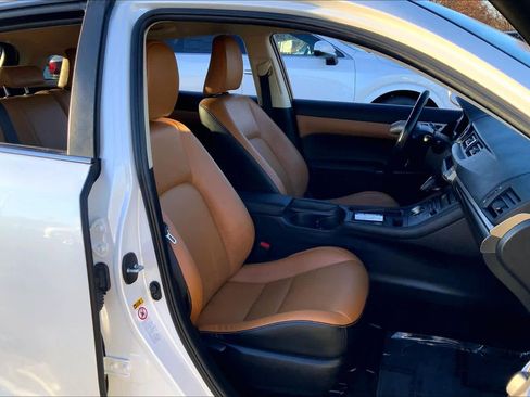 Used 2016 Lexus CT 200h image 8