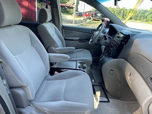 Used 2004 Toyota Sienna LE FWD image 17