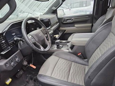 Used 2025 Chevrolet Silverado 1500 ZR2 image 13