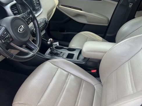 Used 2017 Kia Sorento LX w/ LX Convenience Package image 5