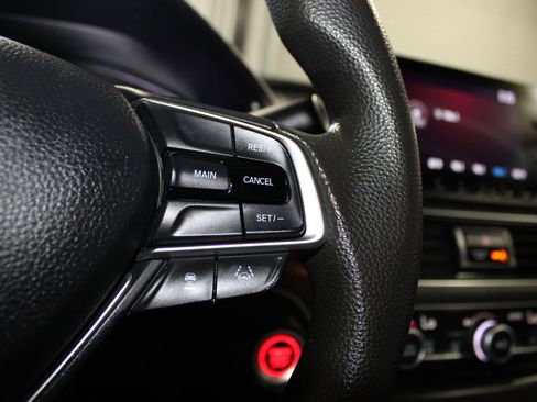 Used 2019 Honda Accord LX image 18