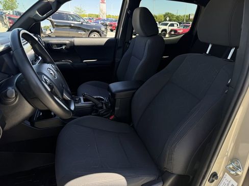 Used 2019 Toyota Tacoma TRD Off-Road AWD/4WD image 25