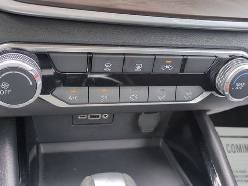 Used 2024 Nissan Altima 2.5 SV FWD image 19