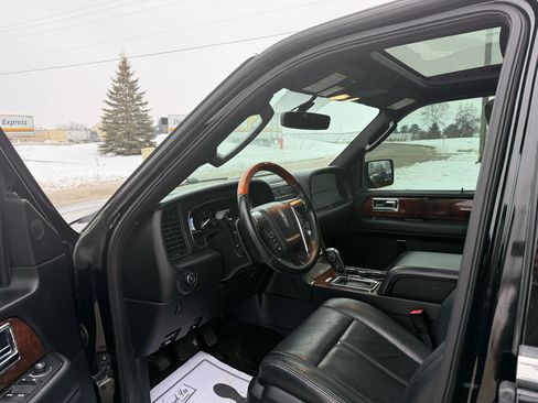 Used 2016 Lincoln Navigator Select image 12