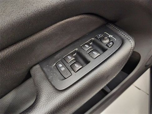 Used 2020 Volvo XC60 T5 Momentum w/ Protection Package Premier image 23