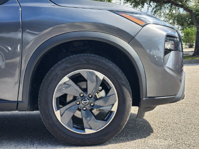Used 2025 Nissan Rogue SV FWD image 8