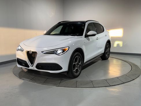 Used 2022 Alfa Romeo Stelvio Ti image 3