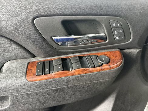 Used 2010 Chevrolet Suburban LTZ image 11