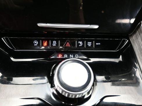 Used 2024 Jeep Wagoneer L Series II RWD image 26