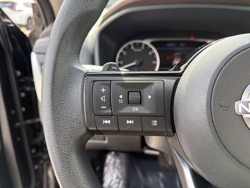 Used 2023 Nissan Rogue SV FWD image 22