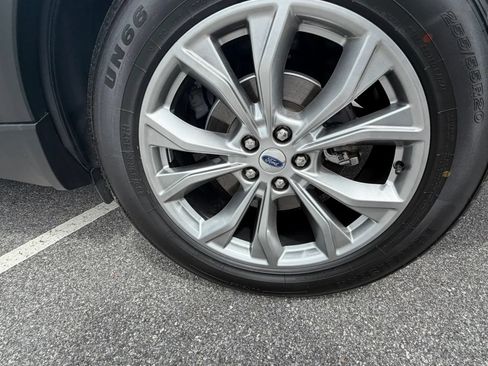 Used 2021 Ford Explorer XLT w/ Equipment Group 202A RWD image 27