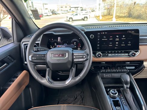 Used 2025 GMC Canyon AT4 w/ Nightfall Edition image 17