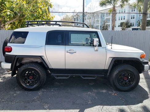 Used 2008 Toyota FJ Cruiser 4WD image 2