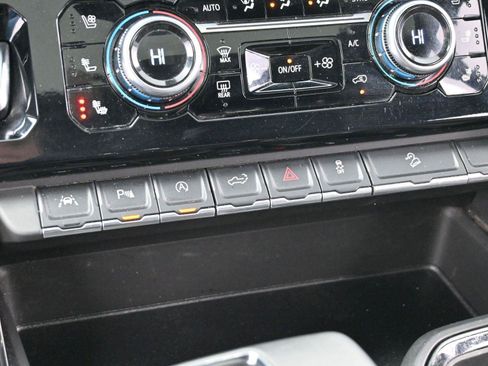 Used 2024 GMC Sierra 1500 AT4 w/ Technology Package image 24