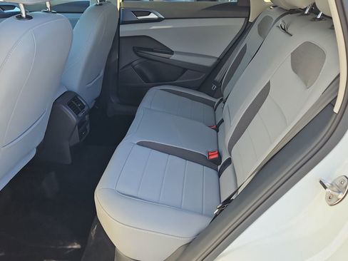 Used 2024 Volkswagen Taos SE image 13