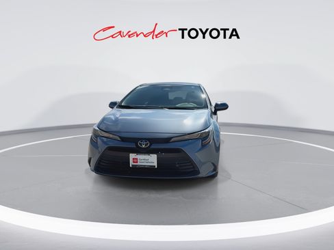 Certified 2025 Toyota Corolla LE FWD image 3