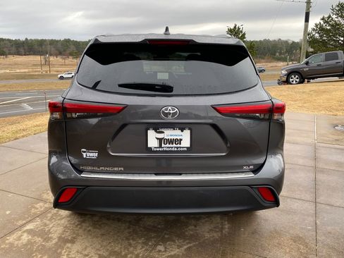 Used 2023 Toyota Highlander XLE image 5