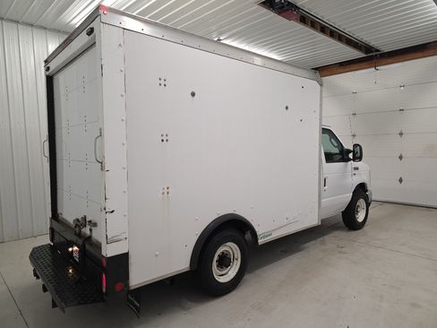Used 2018 Ford E-350 and Econoline 350 Super Duty w/ Power Windows & Locks Group RWD image 8