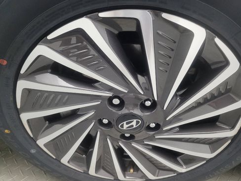Used 2025 Hyundai Sonata SEL FWD image 31