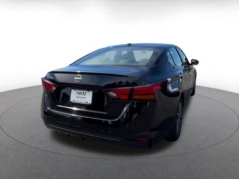Used 2025 Nissan Altima 2.5 SV FWD image 12