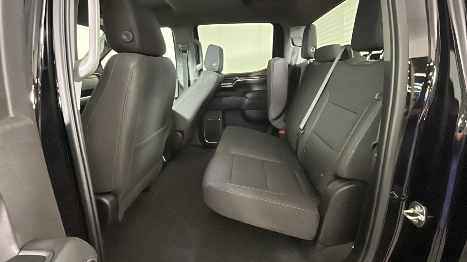 Used 2023 Chevrolet Silverado 1500 LT AWD/4WD image 32