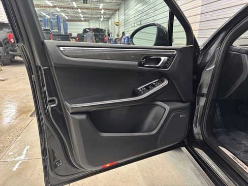 Used 2018 Porsche Macan GTS image 11