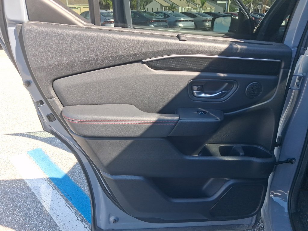Used 2025 Honda Pilot Black Edition image 27