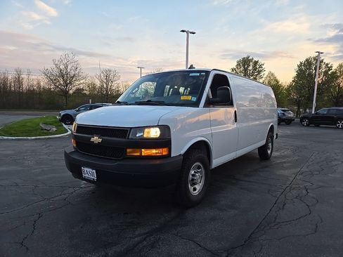 Used 2020 Chevrolet Express 3500 Extended w/ Driver Convenience Package RWD image 1