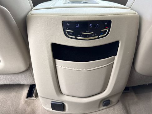 Used 2019 Cadillac Escalade Luxury AWD/4WD image 39