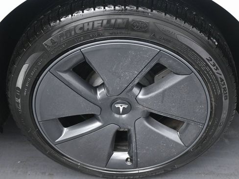 Used 2023 Tesla Model 3 Standard Range image 41