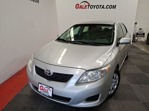 Used 2010 Toyota Corolla LE image 3