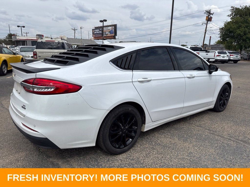 Used 2020 Ford Fusion SE FWD image 2