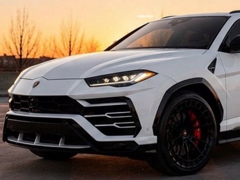 Used 2019 Lamborghini Urus AWD/4WD image 2